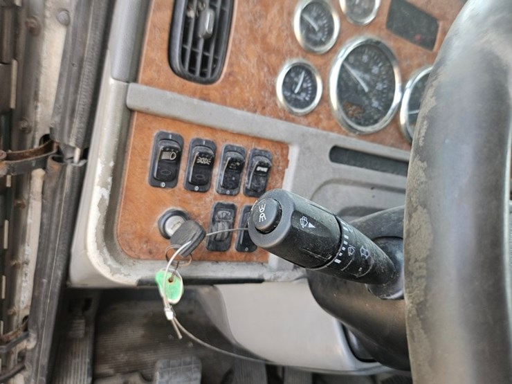 2006-peterbilt-379-image-39