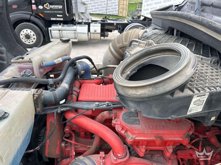 2018-peterbilt-579-image-9