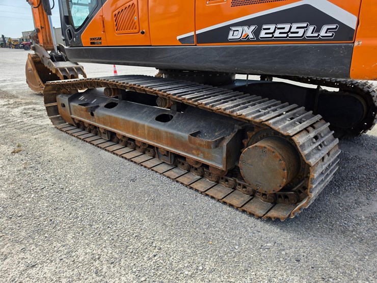 2022-doosan-dx225-lc-image-11