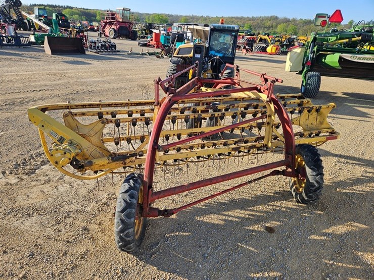 new-holland-258-image-4
