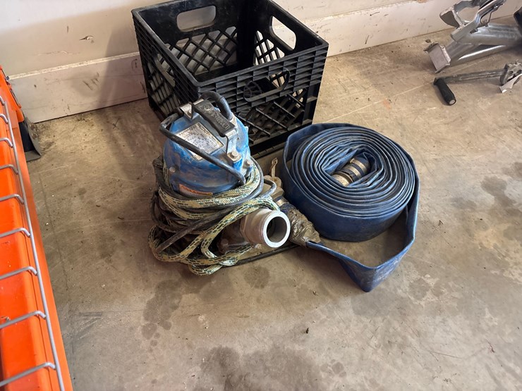 #4082-•-tsunami-pump-submersible-pump-w/hose-image-4