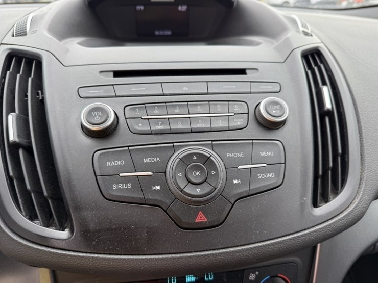 2017-ford-escape-se-image-29