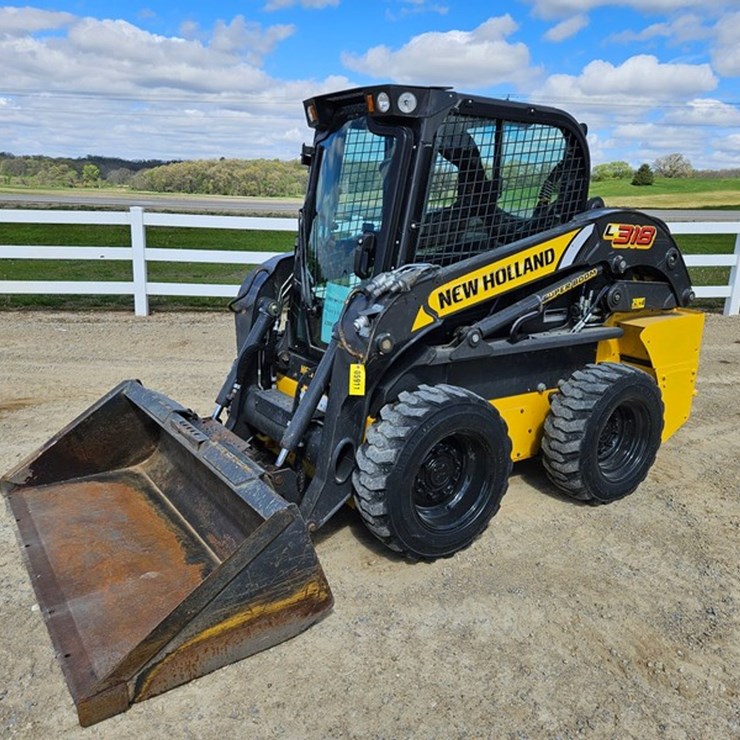 2021 NEW HOLLAND L318