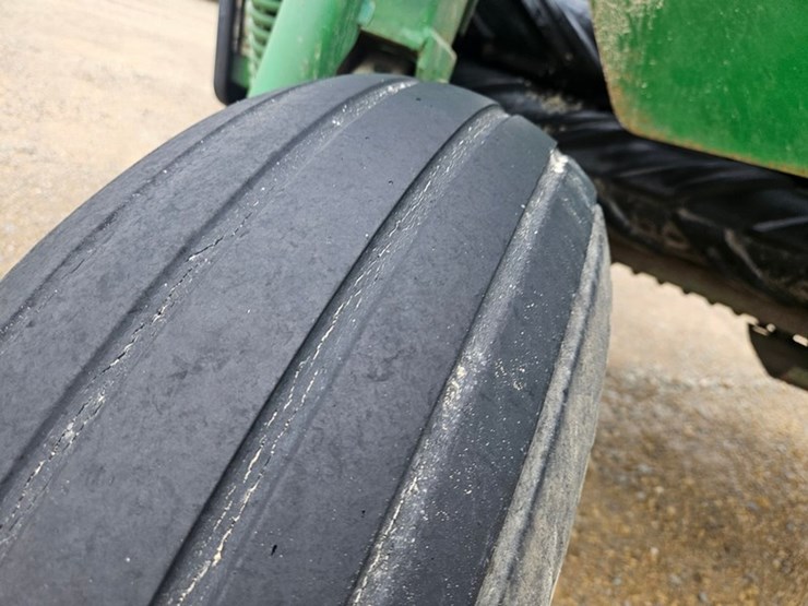 john-deere-820-image-62