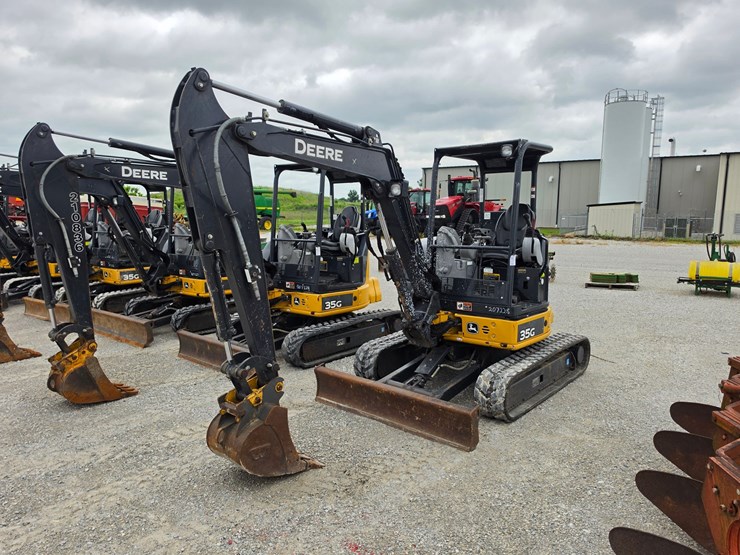 2020-deere-35g-image-1