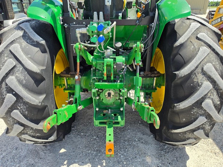 2022-john-deere-5100e-image-13