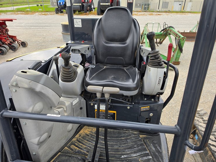 2020-deere-35g-image-8