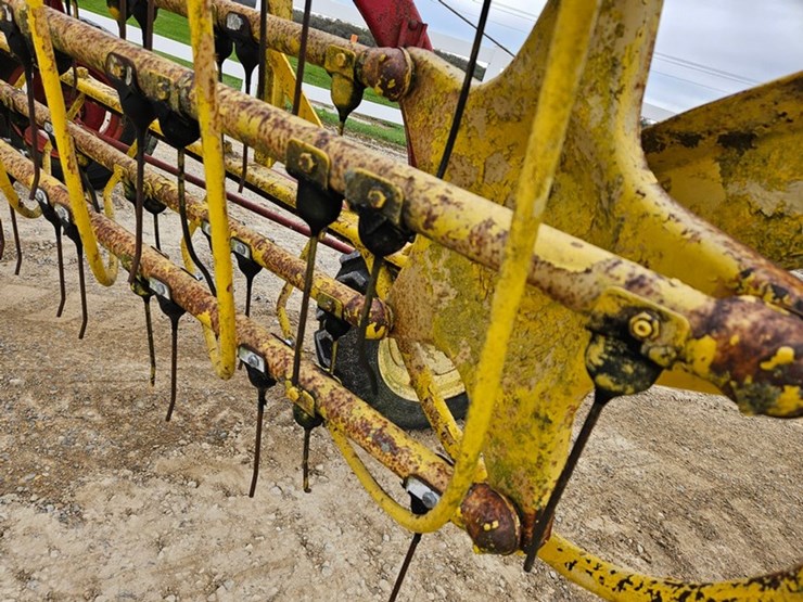 new-holland-256-image-13