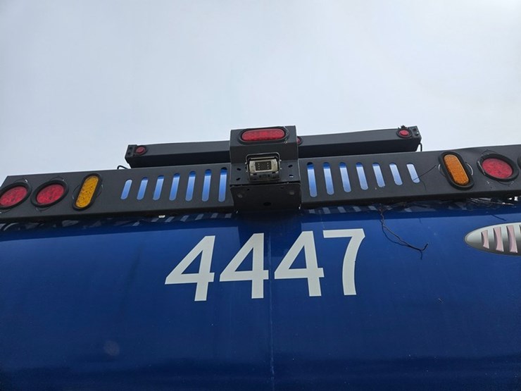 #5222-•-2015-peterbilt-garbage-truck-image-19