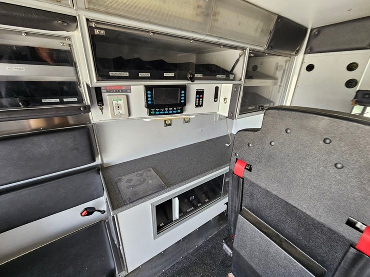2016-ford-e450-image-29
