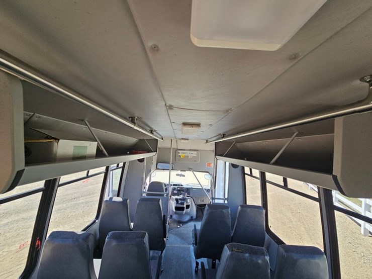 2012-ford-e350-image-40