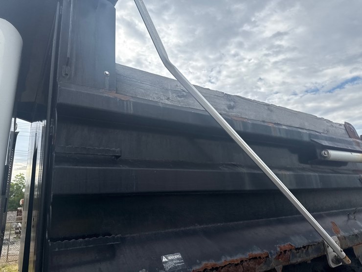 2014-freightliner-114sd-image-16