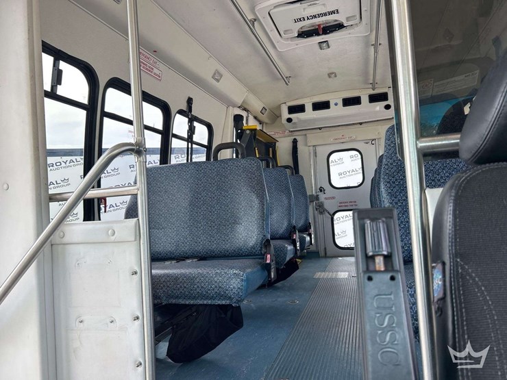 2015-ford-e450-image-21