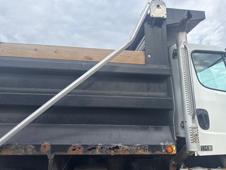 2014-freightliner-114sd-image-31