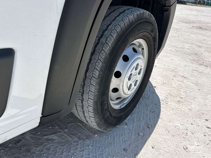 2023-ram-promaster-1500-image-26