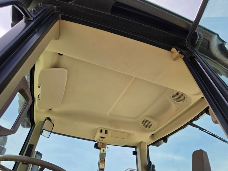 2022-john-deere-6155m-image-12