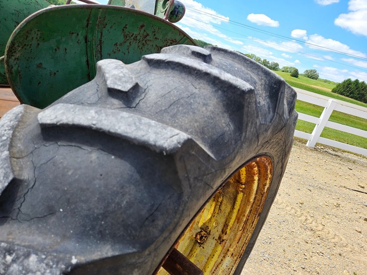 john-deere-70-image-34