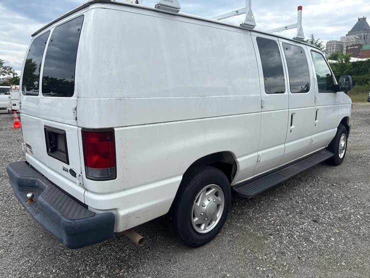 #24-•-2012-ford-van-image-6
