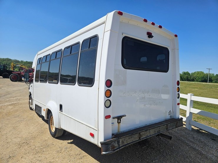 2012-ford-e350-image-3