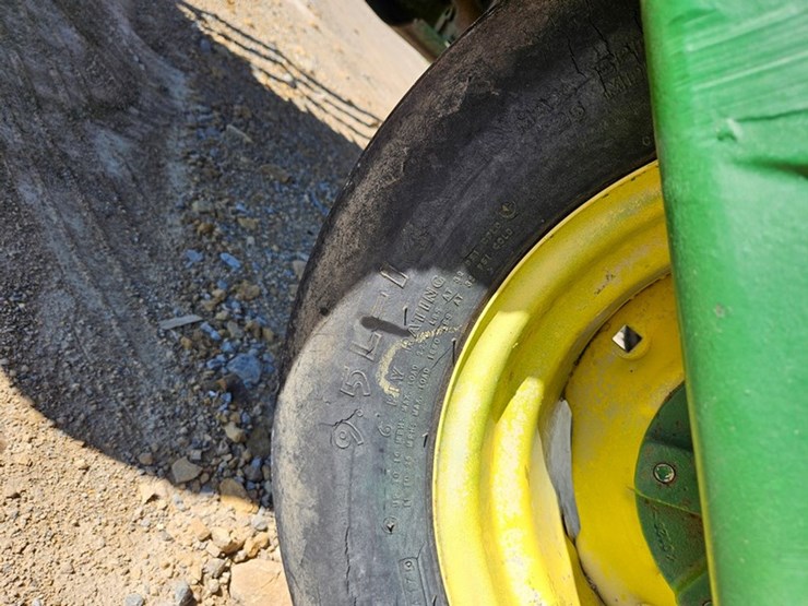 john-deere-820-image-29
