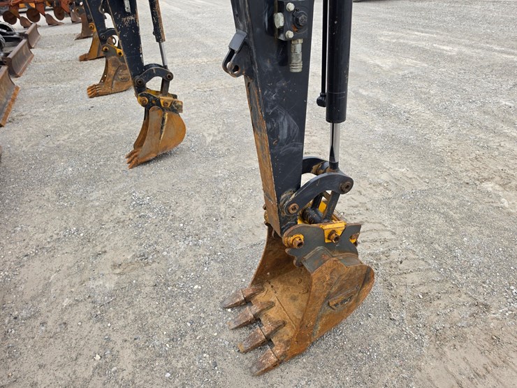 2020-deere-35g-image-22