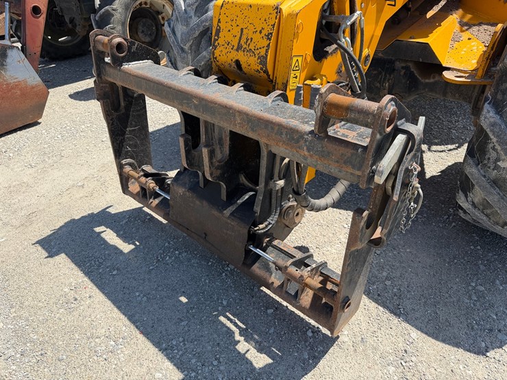 jcb-tm320-image-3