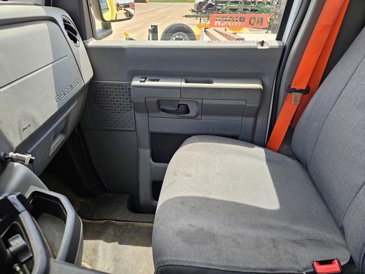 2018-ford-e450-image-25