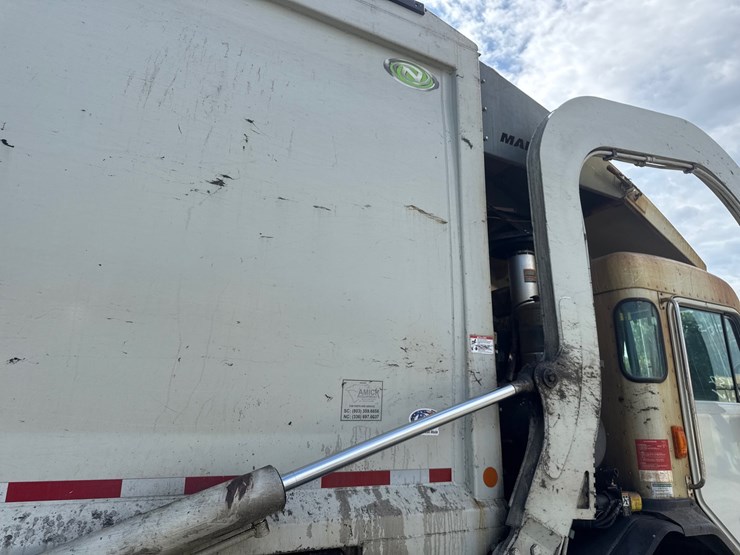 #5-•-2018-peterbilt-mammoth-front-loader-image-39