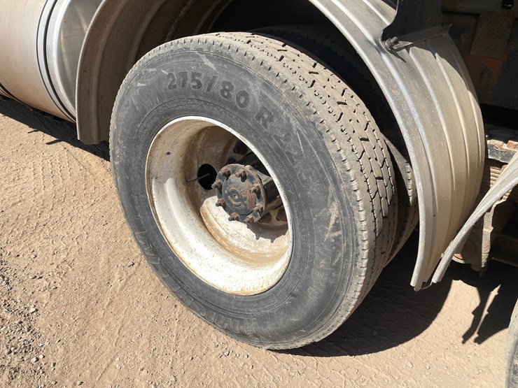 1999-freightliner-fl80-image-41