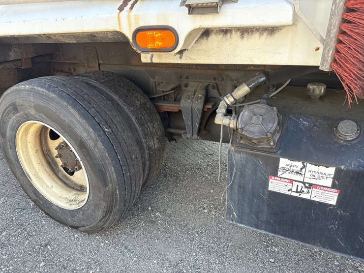 #9-•-2016-freightliner-heil-rear-load-garbage-truck-image-21
