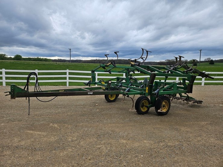 john-deere-16-image-1