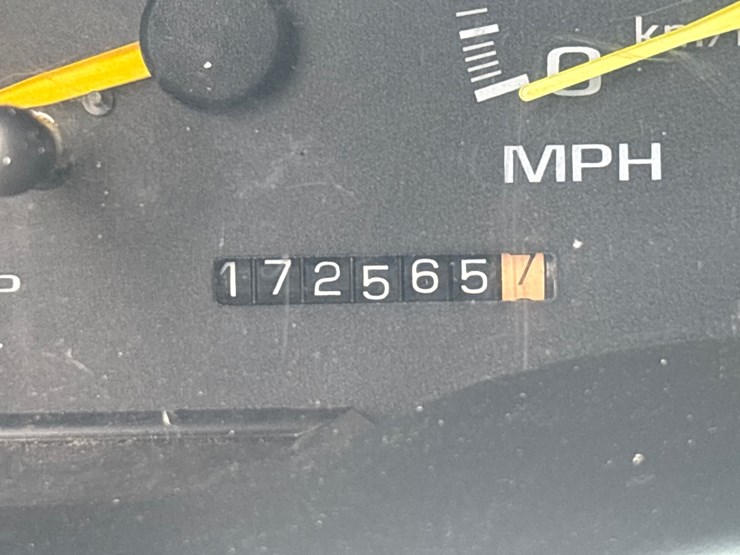 1999-chevrolet-tahoe-image-11