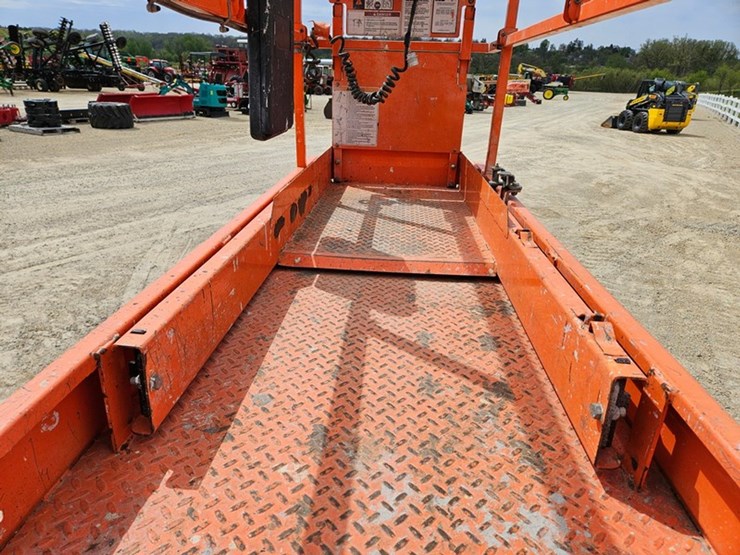 2015-jlg-2632es-image-25