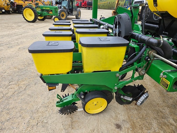 john-deere-7200-image-65