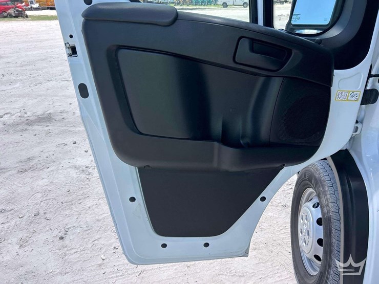 2023-ram-promaster-1500-image-11