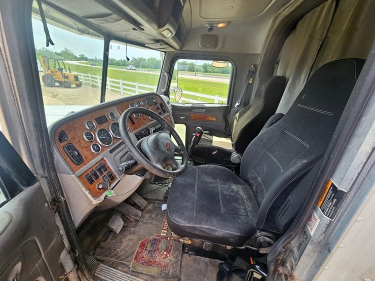 2006-peterbilt-379-image-36