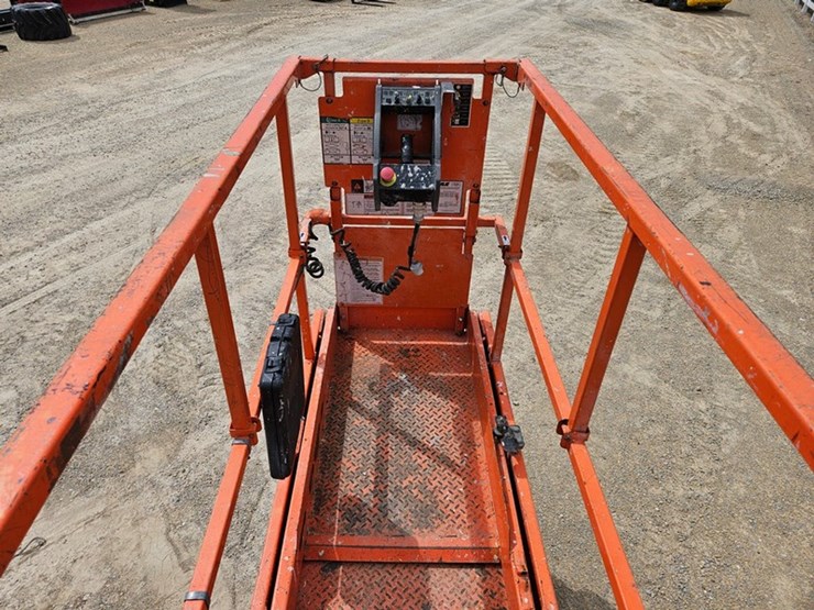 2015-jlg-2632es-image-26