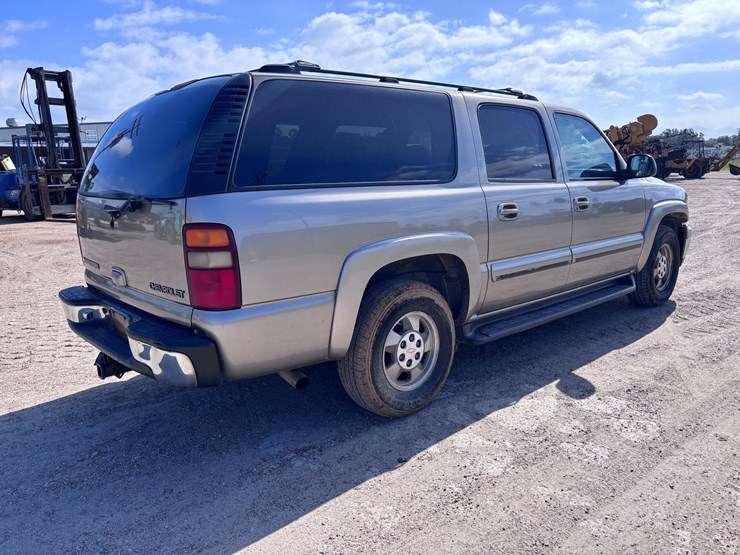 2002-chevrolet-suburban-image-4