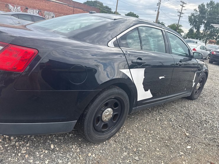 #45-•-2016-ford-interceptor-image-19