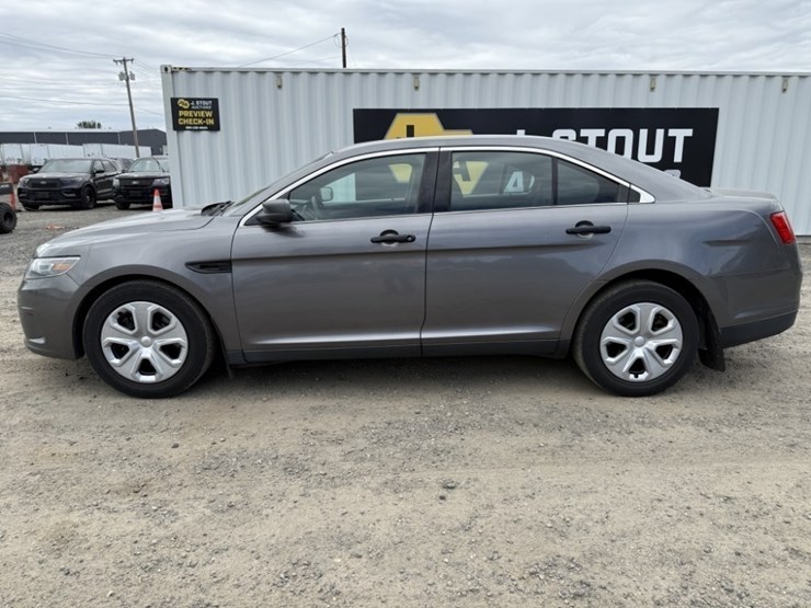 2015-ford-taurus-awd-sedan-image-7