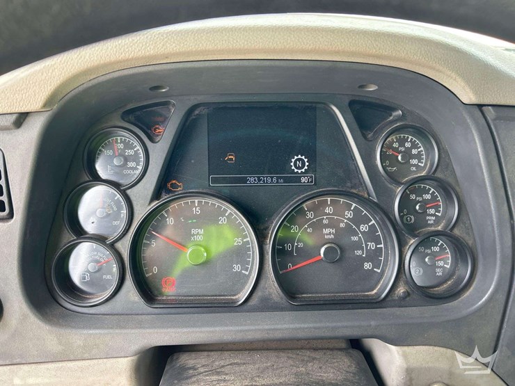2018-peterbilt-579-image-17