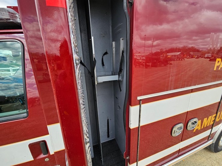 2016-ford-e450-image-15