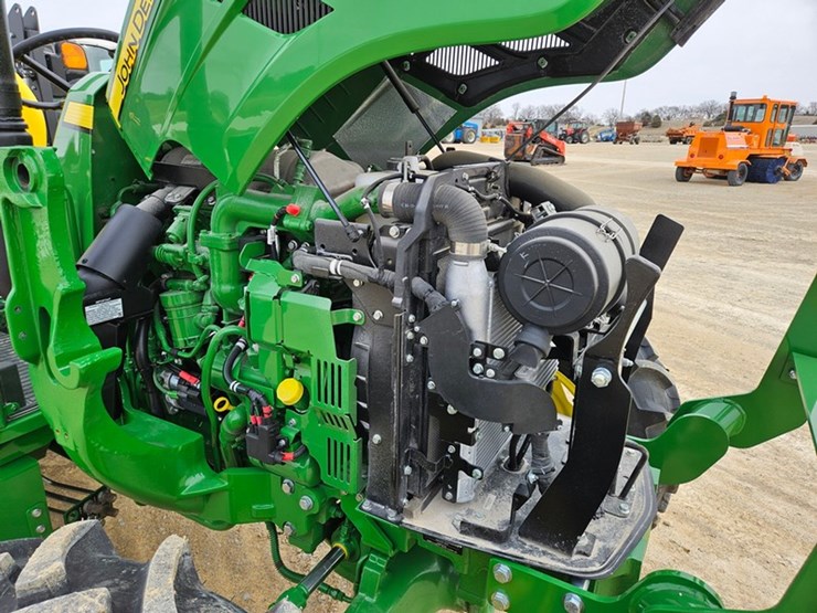 2024-john-deere-5067e-image-11