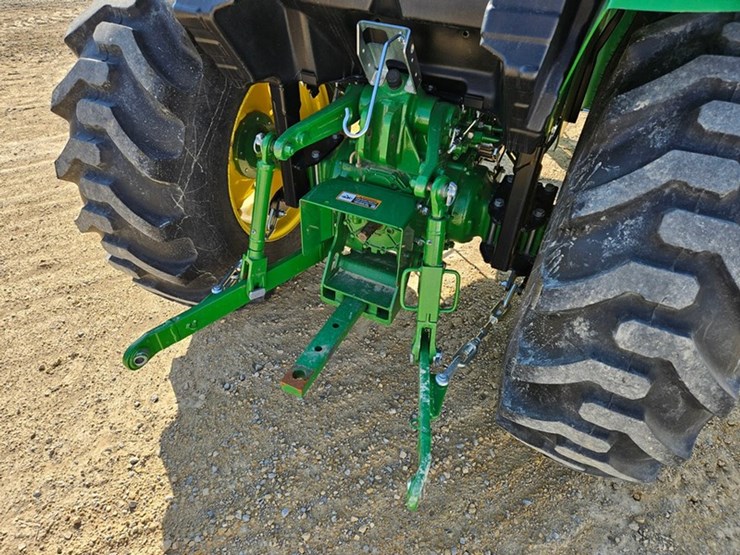 john-deere-4052m-image-16