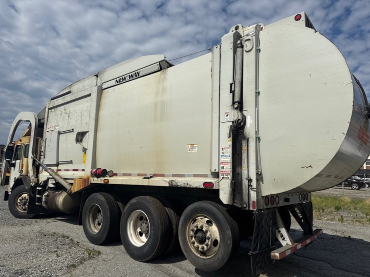 #5-•-2018-peterbilt-mammoth-front-loader-image-57