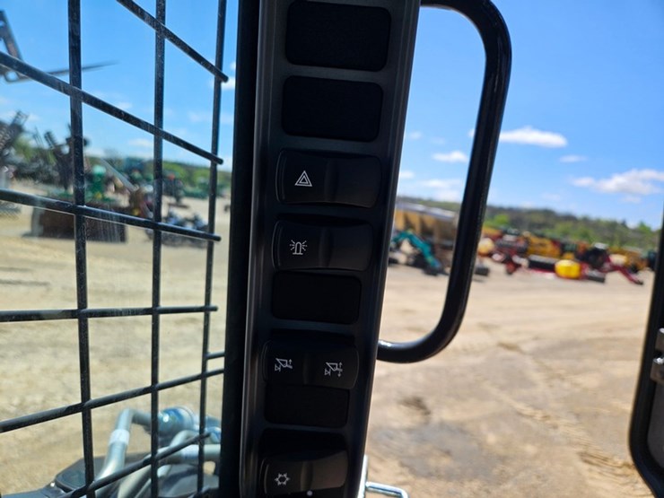 new-holland-l328-image-31