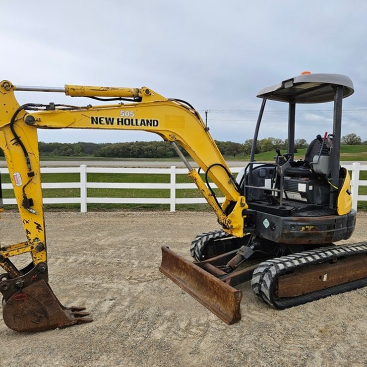 NEW HOLLAND E35