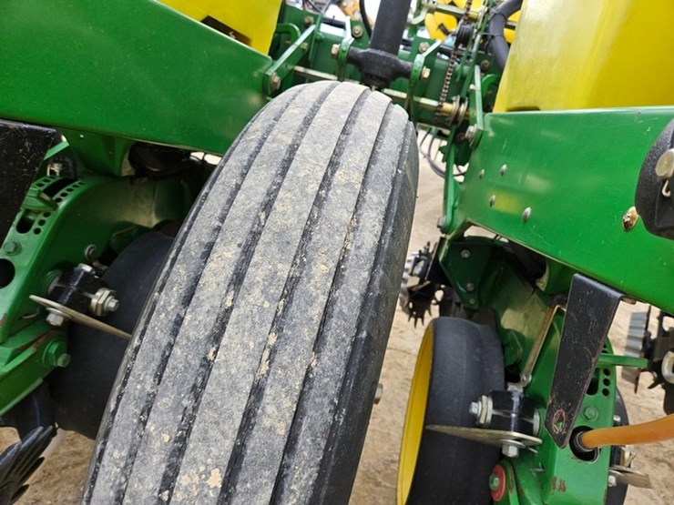 john-deere-7200-image-86