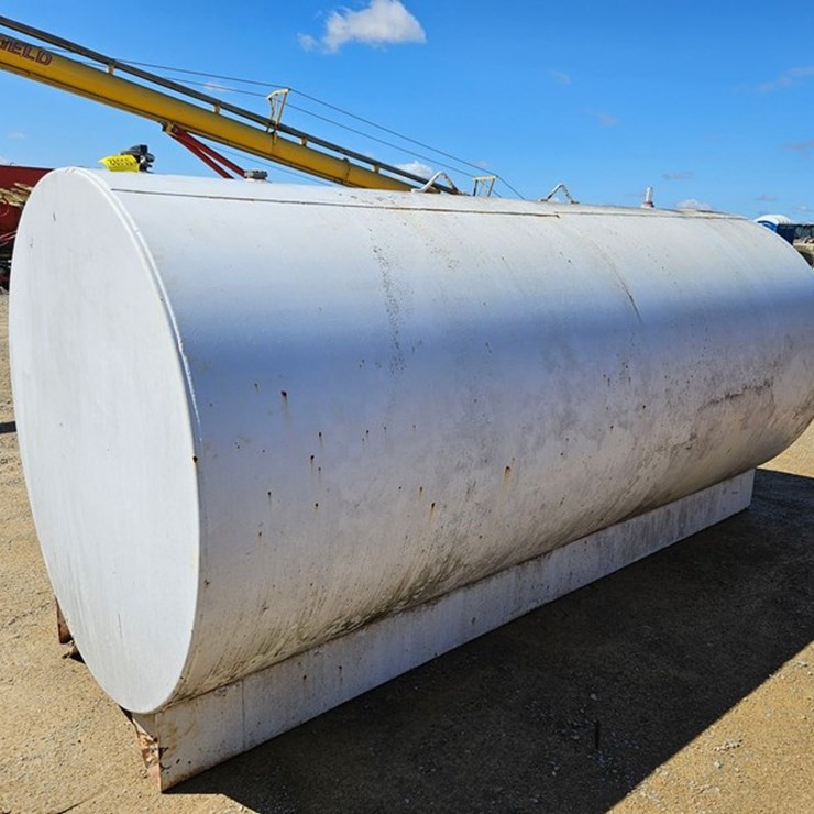 #5092 • 1000 Gallon Fuel Tank