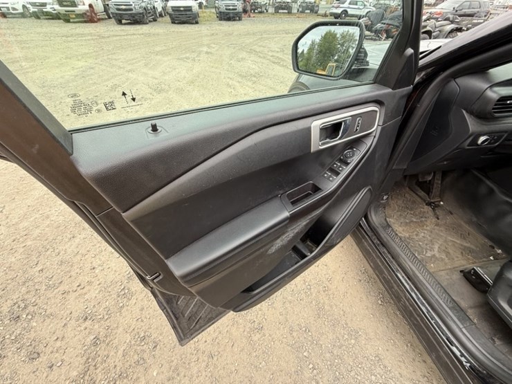 2020-ford-explorer-image-29